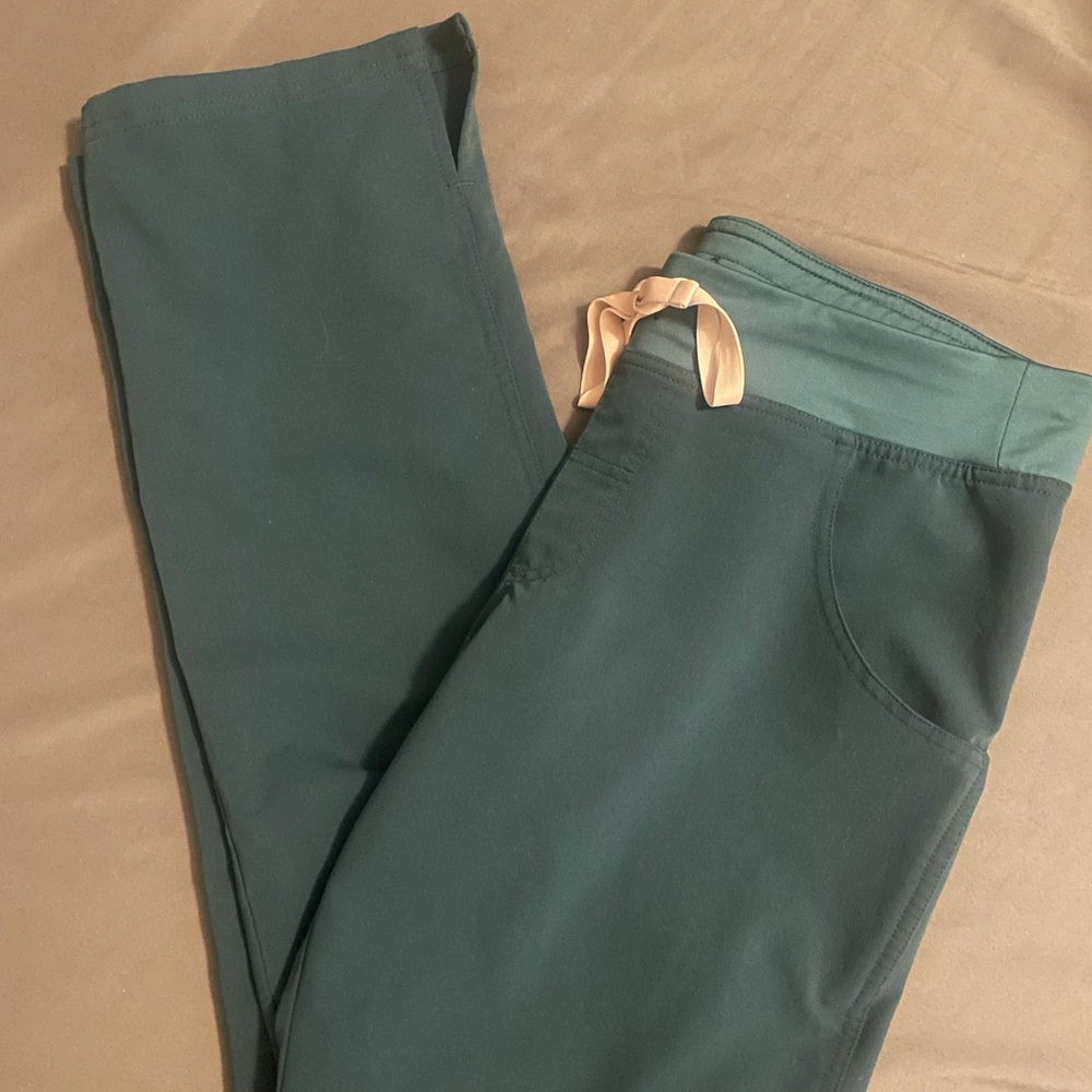 FIGS SCRUBS - MEDIUM REG KADE CARGO PANTS *CARIBBEAN BLUE*